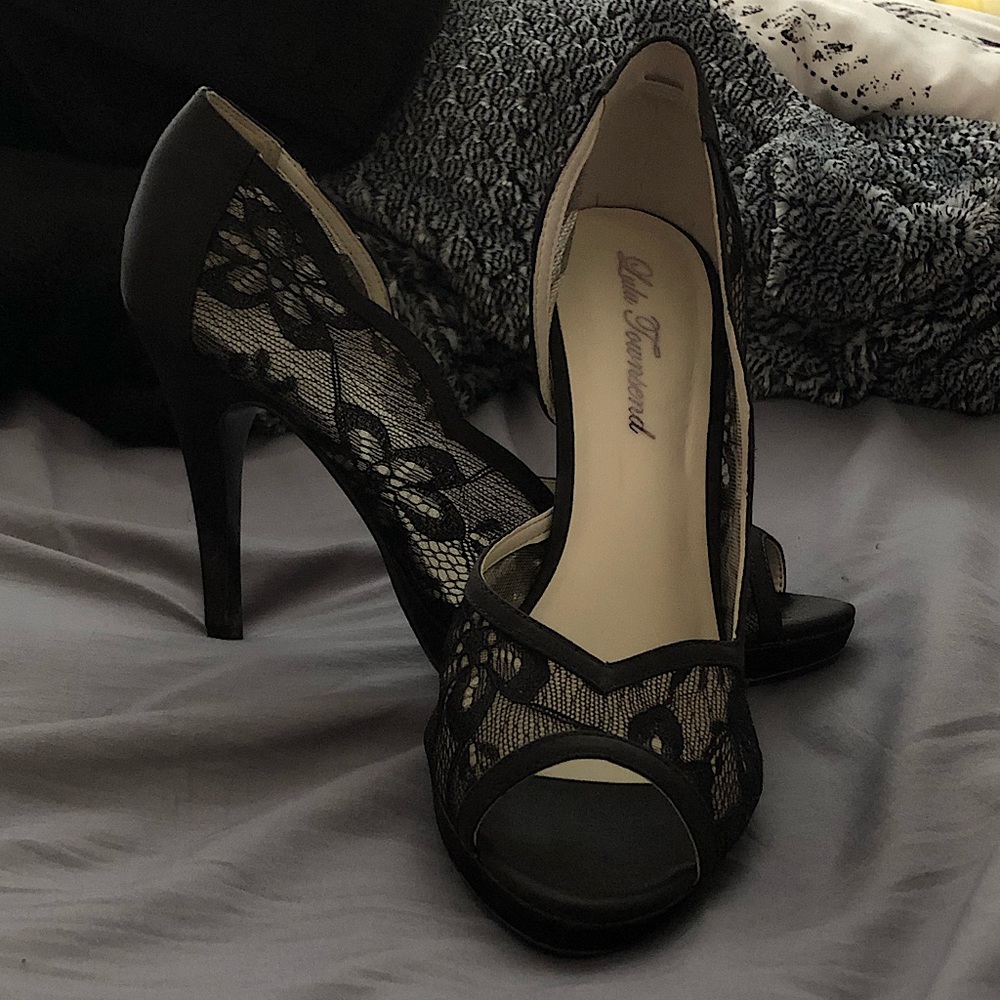 Black lace heels from Lulu Townsend